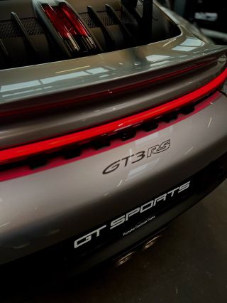 ➡️ Porsche 992 GT3 RS Akrapovič Titanium Exhaust 🔧 Instalace výfukového systému Akrapovič: ☑️ Koncový výfuk ☑️ Výfukové...
