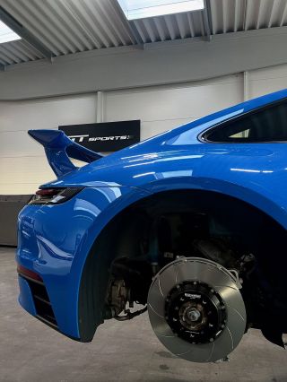 ➡️ Přestavba sériových brzd na Performance pro Porsche Carrera T 🧰🔩 Benefity sportovních brzdových komponentů: ✅ Větší...